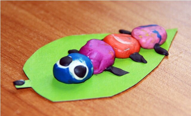 Гусеничка. Лепили с дочкой 1,5 лет. 