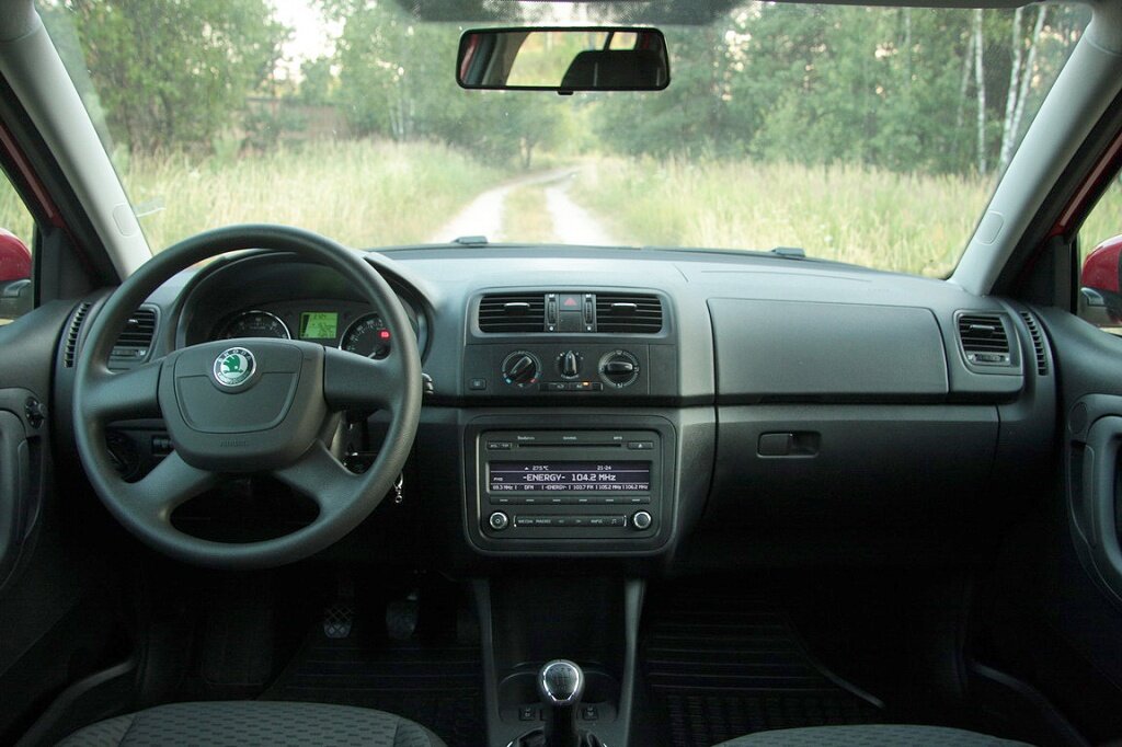 В салоне места не много.