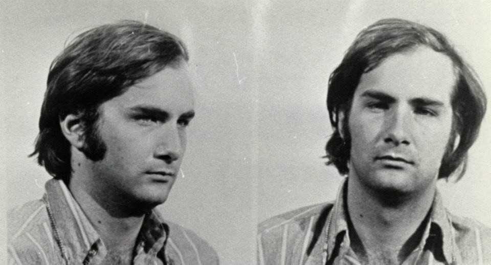История психиатрии знает подобный случай. Необычного пациента звали Билли Миллиган. Он с детства страдал диссоциативным расстройством личности.
