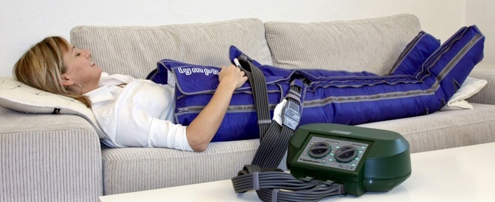 ЛМ по другому называется прессотерапия. Вот так выглядит аппаратный массаж. (Фото из интернета).