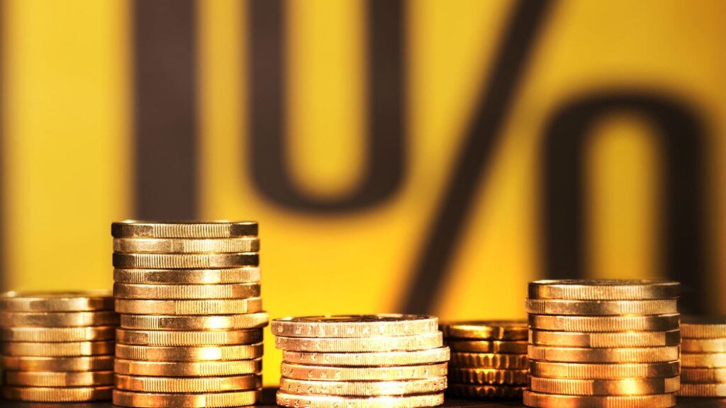 Просматривая новости экономики и недвижимости с периодичностью раз в месяц на глаза может попадаться фраза о том, что Центробанк, например, повысил ключевую ставку или оставил неизменной. Однако для многих до сих пор непонятно, что это за зверь и с чем его едят. Давайте разбираться.