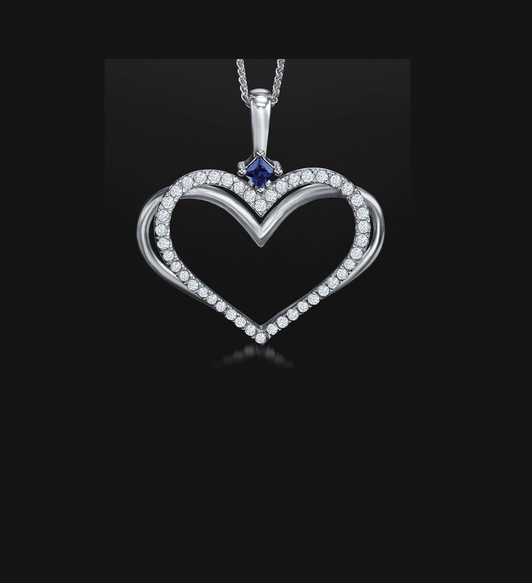 Подвеска с сапфиром и бриллиантами, белое золото. Коллекция "Vera Wang Love", Компания Zales. Контрольный пакет акций принадлежит семье Сваровски. Стоимость этой подвески 299 долларов, что близко по стоимости к такой же подвеске со стразами Сваровски.