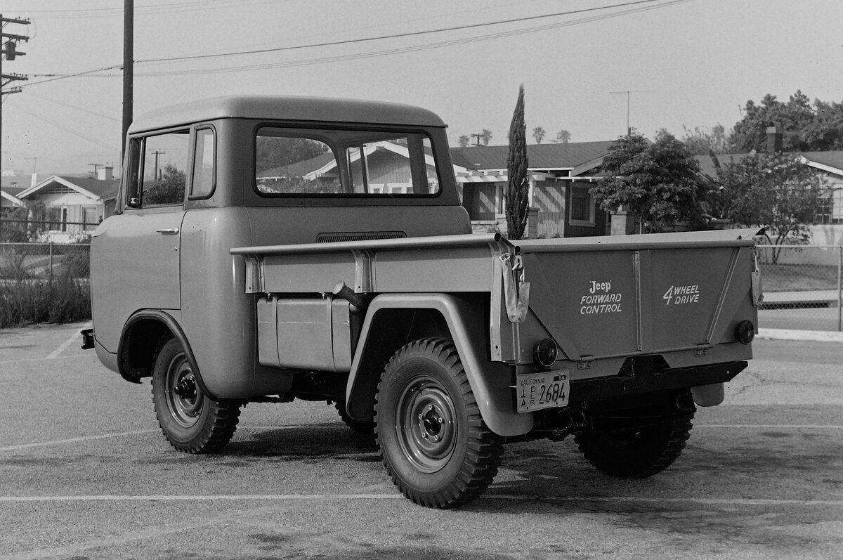 Американская буханка»: ищем сходства Jeep и УАЗ | AutoHS - история  автомобилей | Дзен