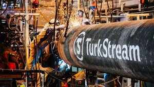 По сообщению источника, знакомого с ходом переговоров по газопроводу, журналистам, приоритетное направление для продолжения второй нитки «Турецкого потока» — это Болгария и далее до Австрии, однако Греция также в состоянии будет получить российский газ из этого газопровода.