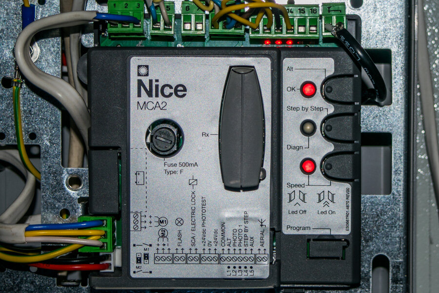 Как запрограммировать ворота nice. Блок управления nice mc424l. Блок управления nice mca2. Контроллер ворот nice mca2. Nice mca2 : плата блока управления для mc424.