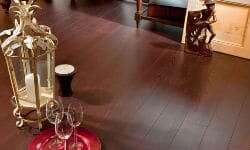   Вопрос как выбрать паркетную доску является наиболее важным во всем начинании по обустройству пола, ведь от качества выбранного материала очень многое зависит.