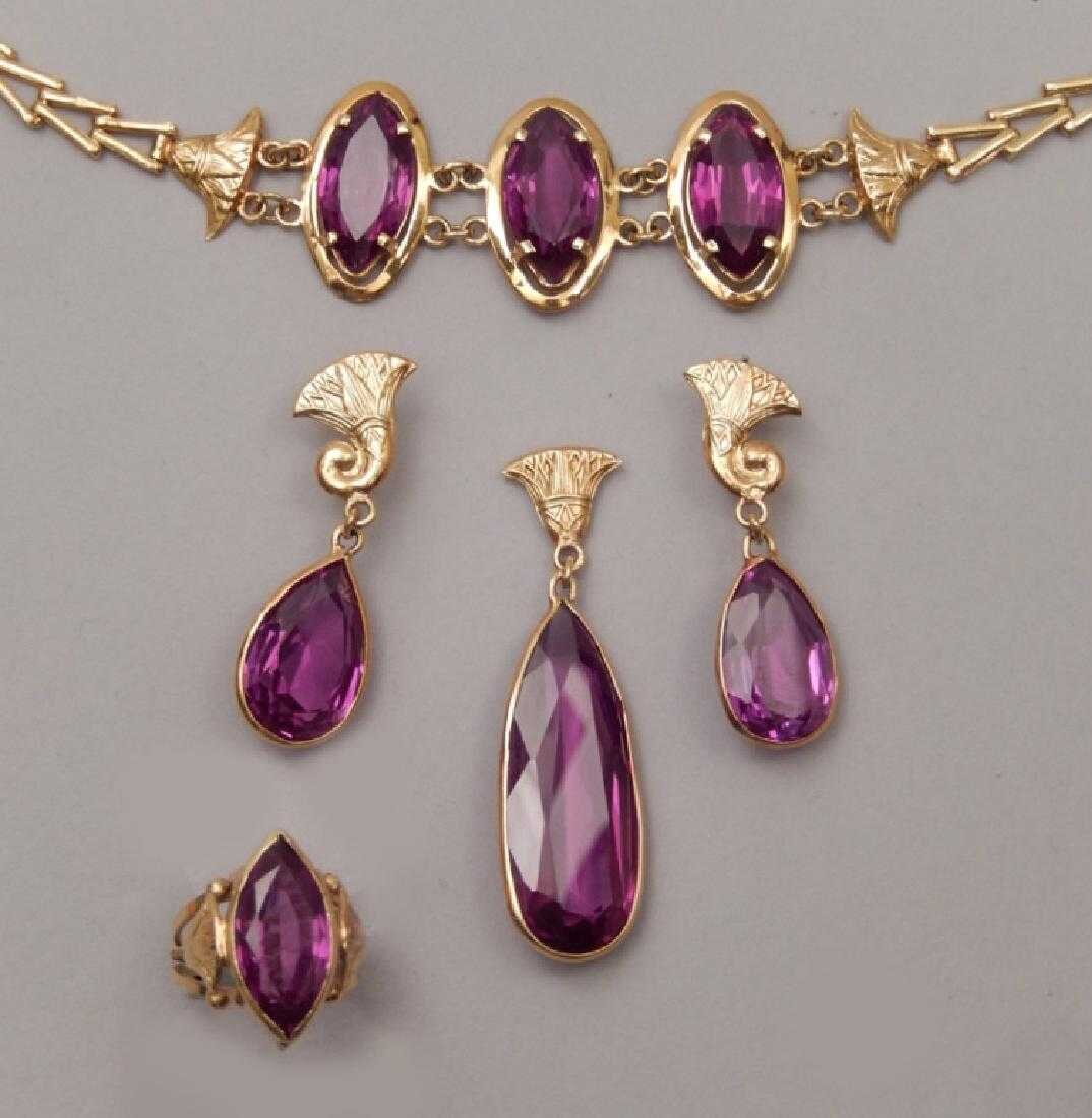 Источник фото: liveauctioneers.com