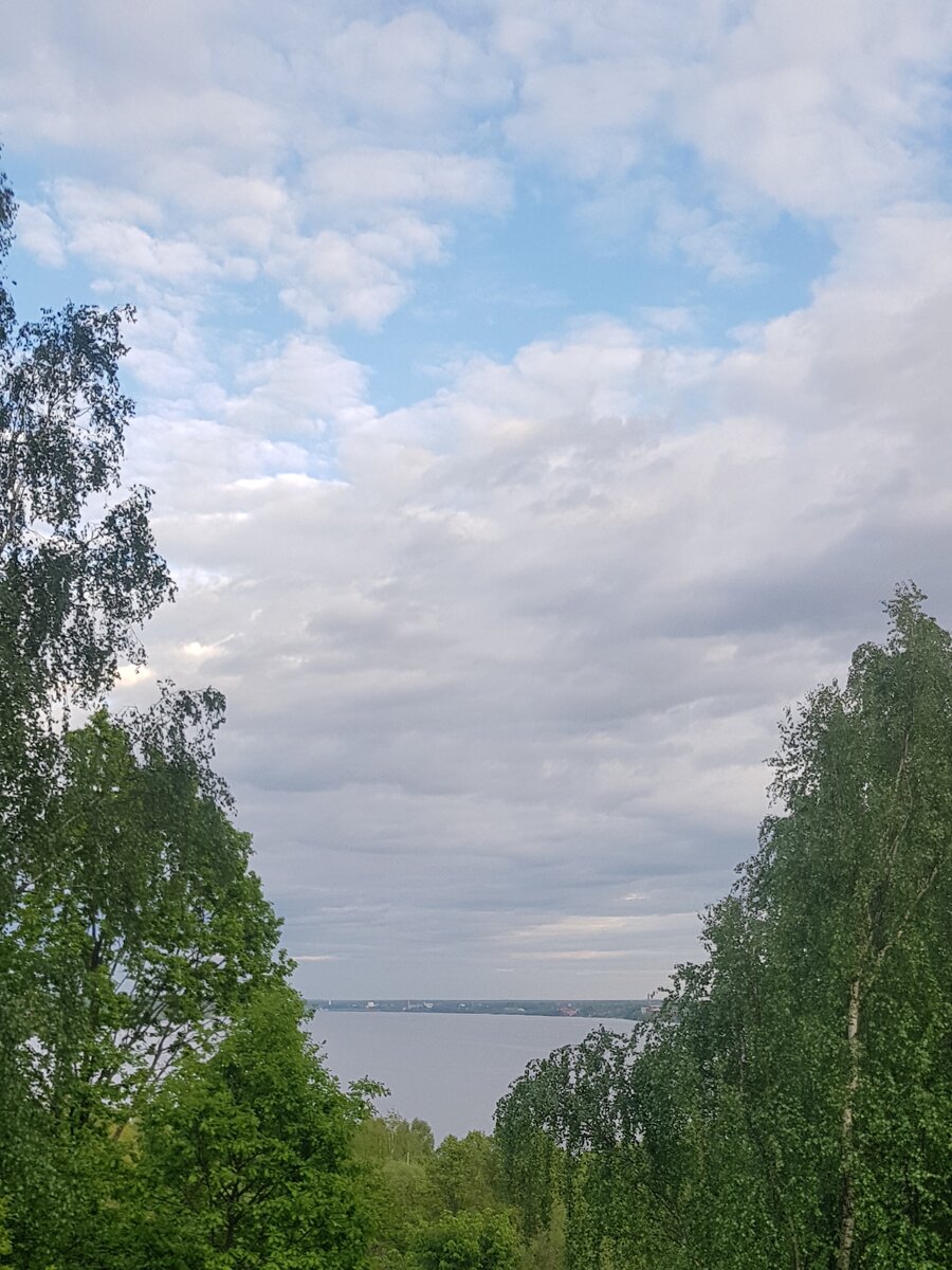 Волга. Фото автора.Вид из усадьби "Студеные ключи".