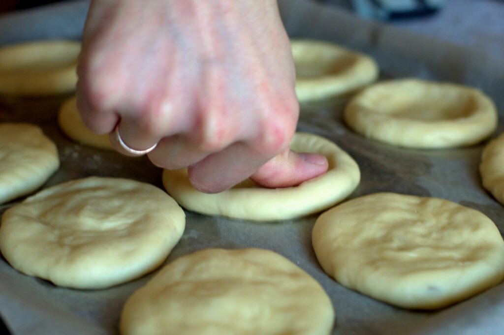 Шаньги с картошкой как у бабушки. Шаньги из дрожжевого теста. Шаньги с картошкой без дрожжей. Шаньги с картошкой из дрожжевого теста в духовке. Тесто для шанег с картошкой.