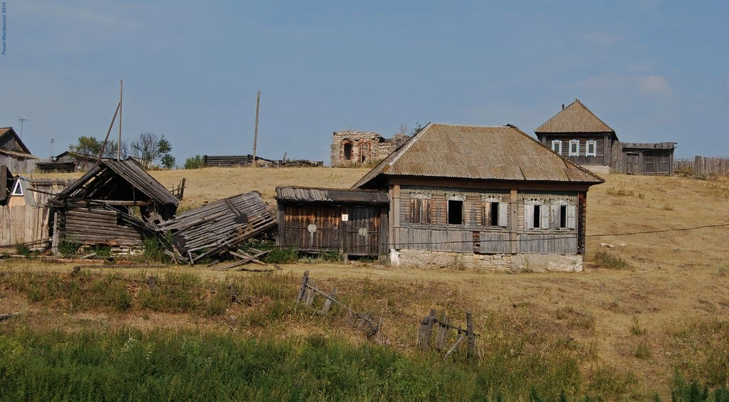 Село сколько человек. Деревня разруха Российская разруха. Деревня колхоз разруха. Разрушенные деревни России. Умирающие деревни России.