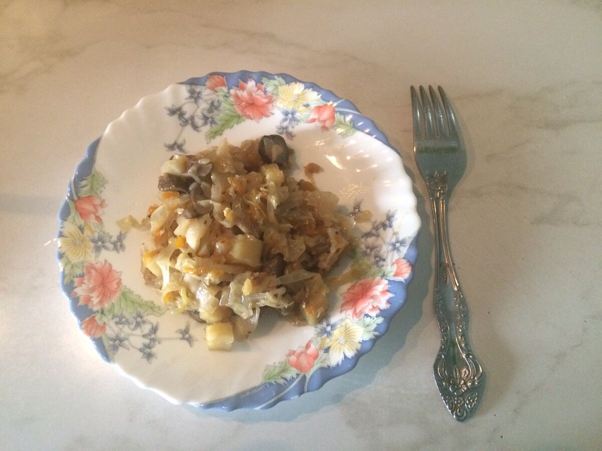 Соляночка с грибами - как один из вариантов второго блюда!