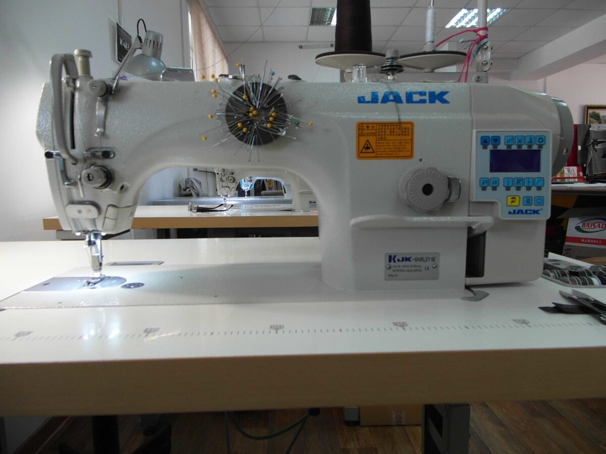 Пример профессиональной прямострочной машины в нашем ателье