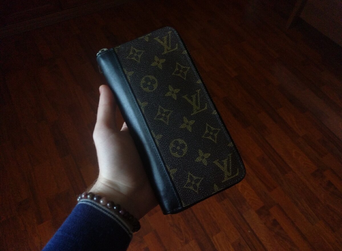 Внешний вид реплики вертикального бумажника ZIPPY, приобретенной в турецком магазине