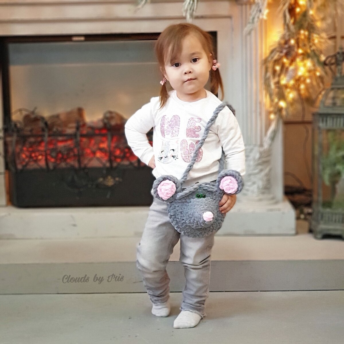 Сумочка отлично подойдёт, в качестве аксессуара для девочки