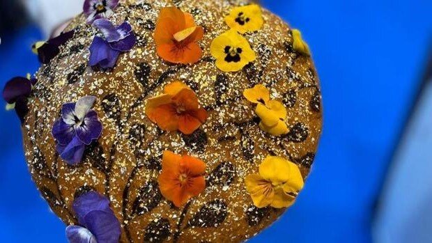 Буханка - рекордсмен. Весит в два раза больше iPhone 11 Pro, а стоит также.