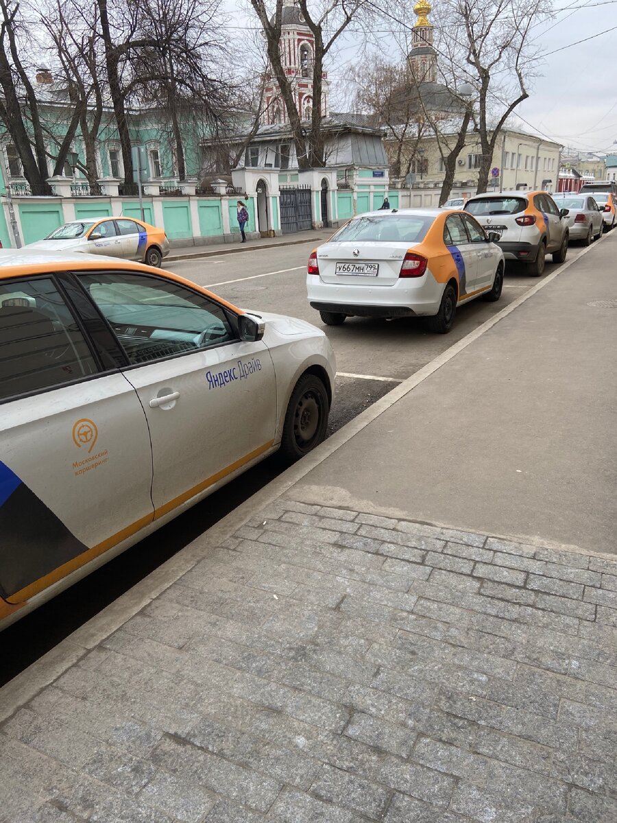 Обычная платная парковка в центре