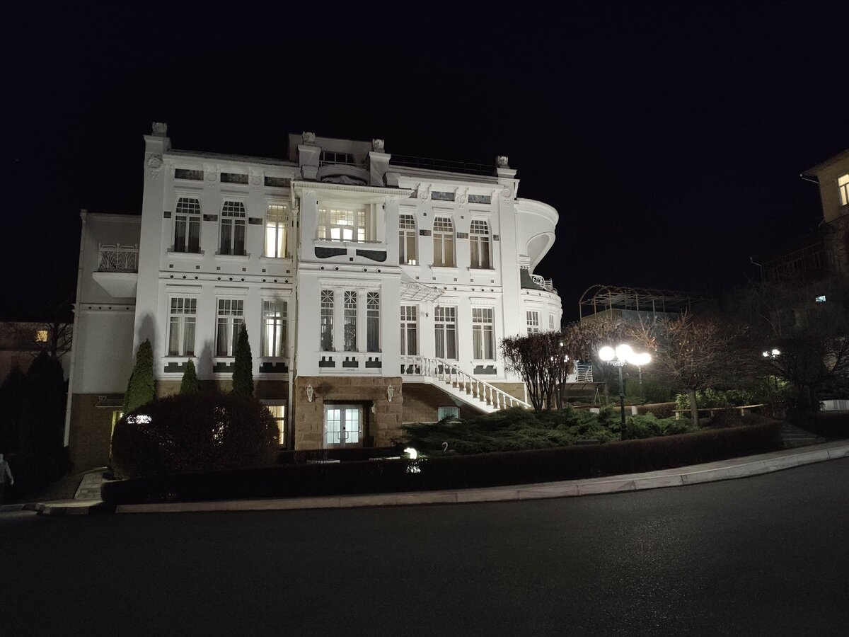 Белая вилла в санатории "Долина нарзанов"