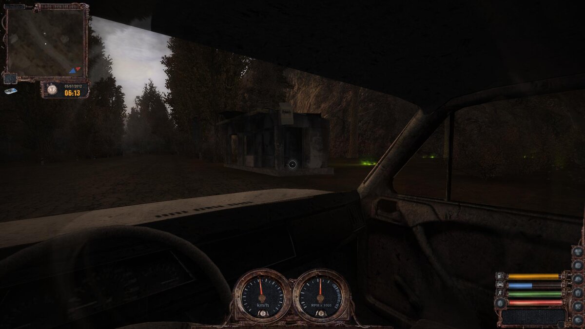 В этой автобусной остановке обитает военный гранатомётчик с РПГ-7. Советую быть особенно осторожным.