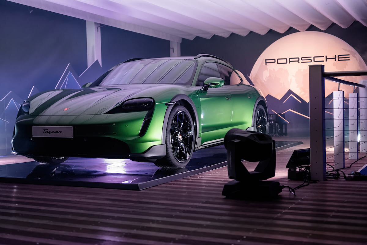 Porsche Taycan лидер среди новых электромобилей в России