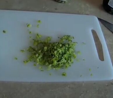 Кубики из соленых огурцов