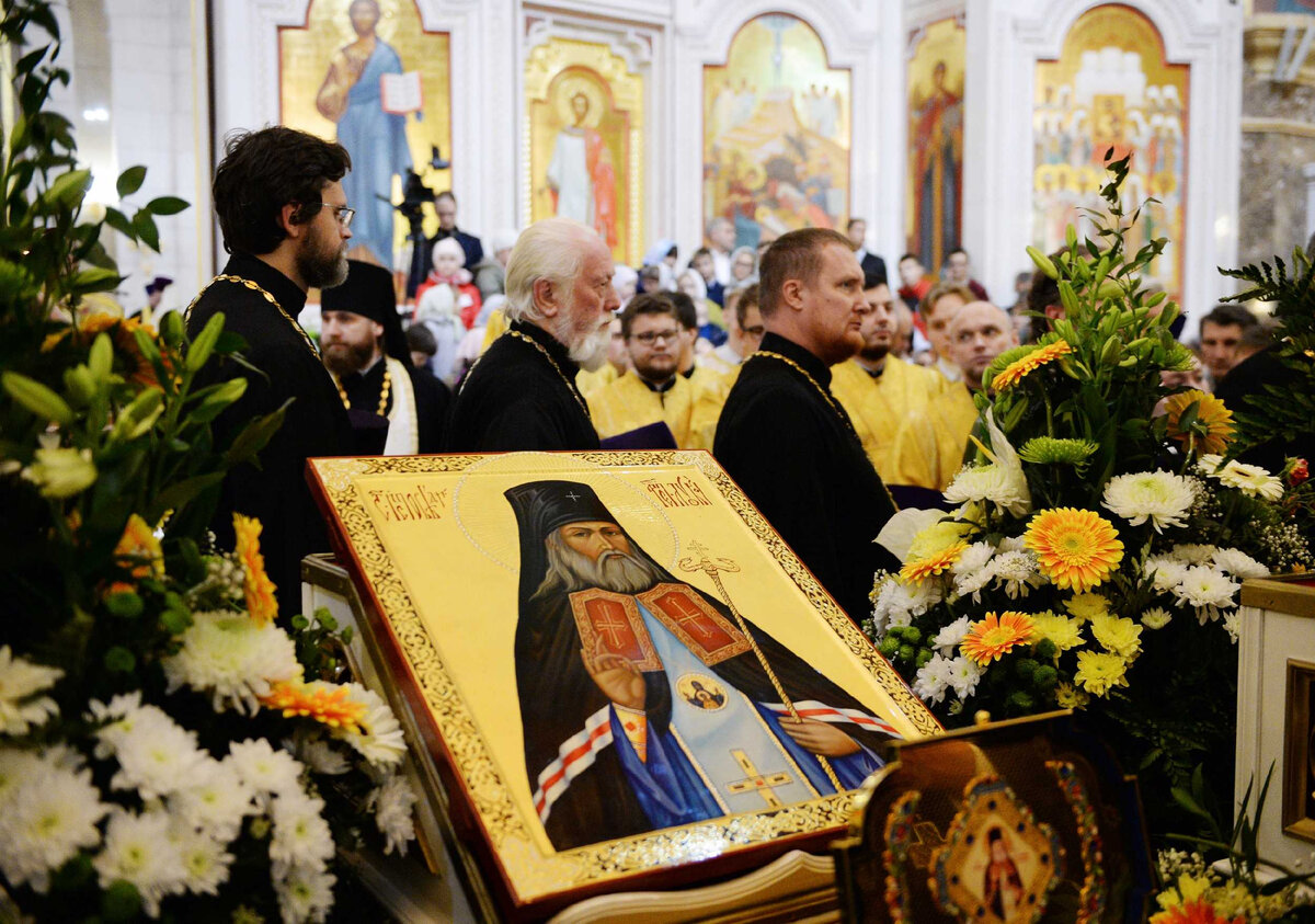 Друзья, призывайте в молитвах на помощь руки св. Луки - это великолепно работает, давая больному шанс вырваться из лап болезни. БОЛЬШЕ ФОТО - ЛИСТАТЬ ПО ЦЕНТРУ ВПРАВО! Источник: zit-v-kaliningradskuyu-eparkhiyu-vsenoshchfoto.patriarchia.ru/news/patriarshiy-vinoe-bdenie-v-kafedralnom-sobore-khrista-spasitelya-v-kaliningrade-2018-11-24/
https://foto.patriarchia.ru/news/patriarshiy-vizit-v-kaliningradskuyu-eparkhiyu-moleben-pered-moshchami-svt-luki-voyno-yasenetskogo-v-sobore-khrista-spasitelya-v-kaliningrade/
