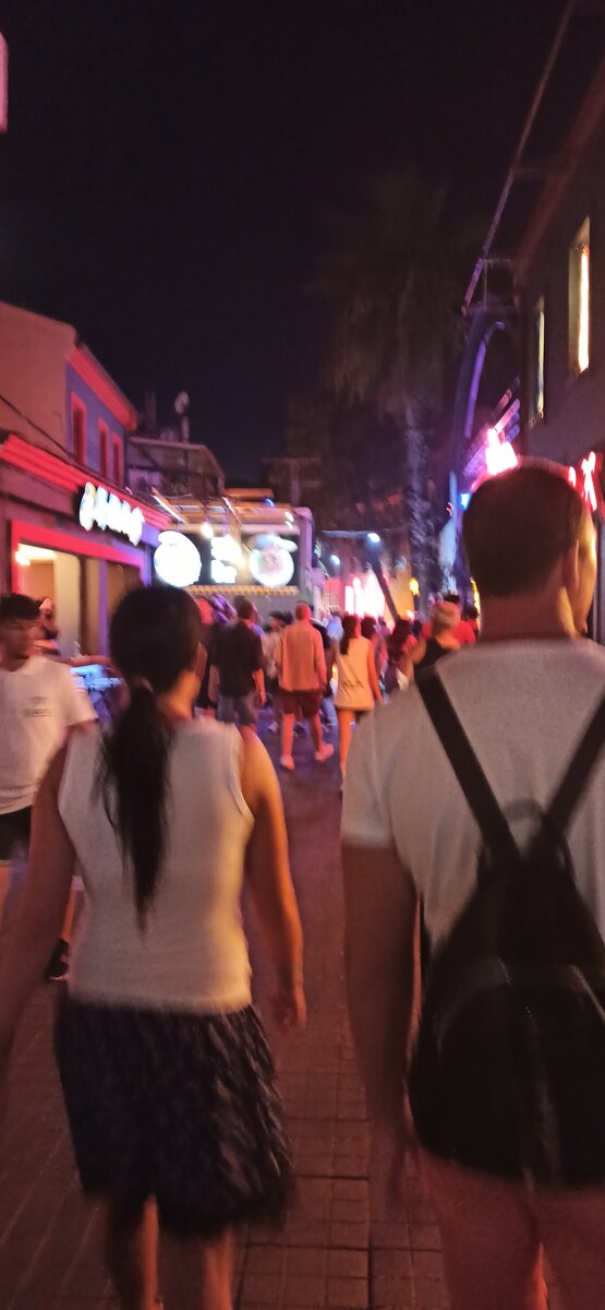 Улица баров. Фото автора. 