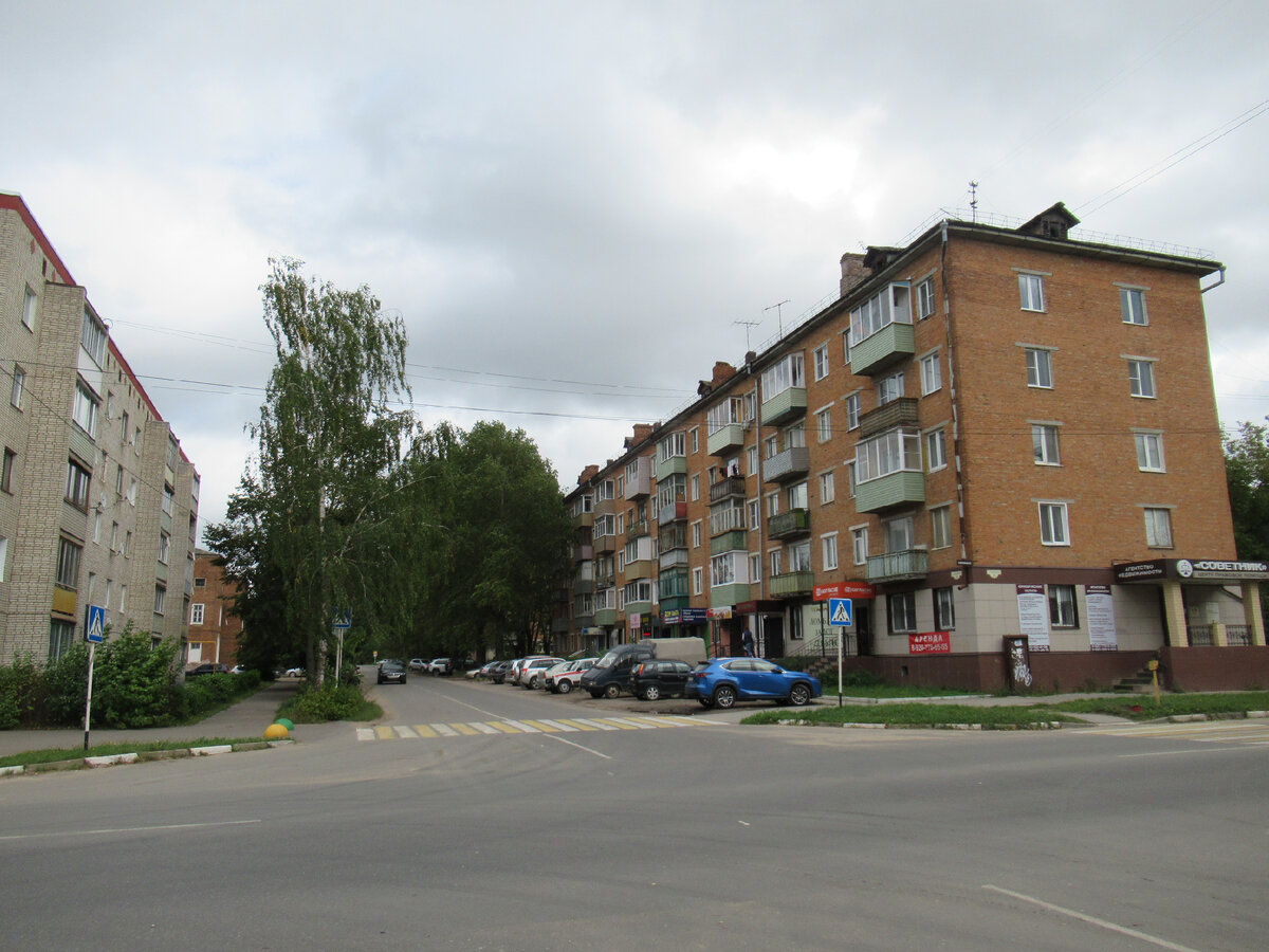 Начало ул. Ленина, хрущевки и более современные дома
