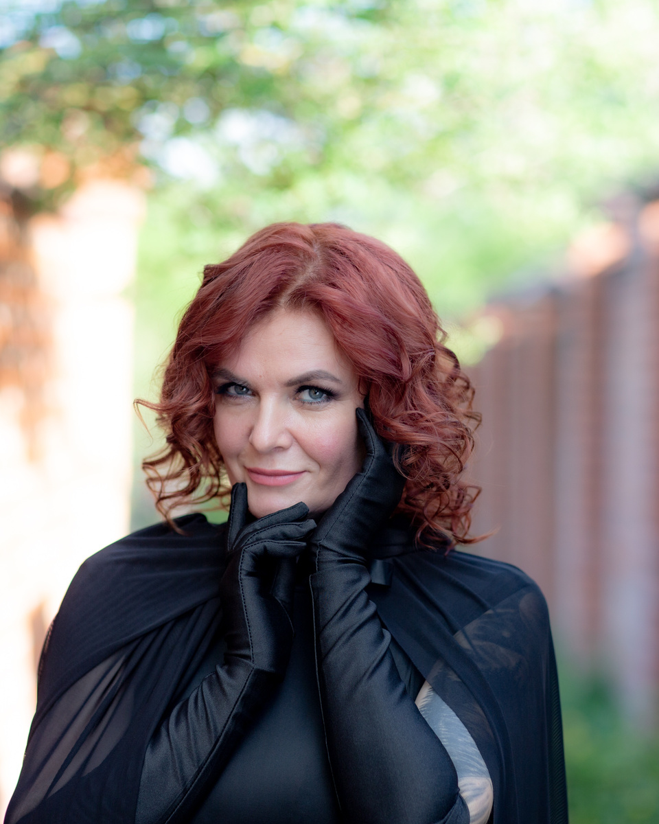 Светлана Леймах - сертифицированный коуч по развитию личности и масштабированию бизнеса; участник научно-исследовательского проекта GO-RA; основатель центра развития сверхспособностей человека «ИНЫЕ»; регрессолог, гипнотерапевт; светский эзотерик; автор энерготехник по работе с подсознанием; мастер финансовых энергопрактик; автор уникальных колод таро и оракулов; магический парфюмер; колумнист научных и глянцевых СМИ.