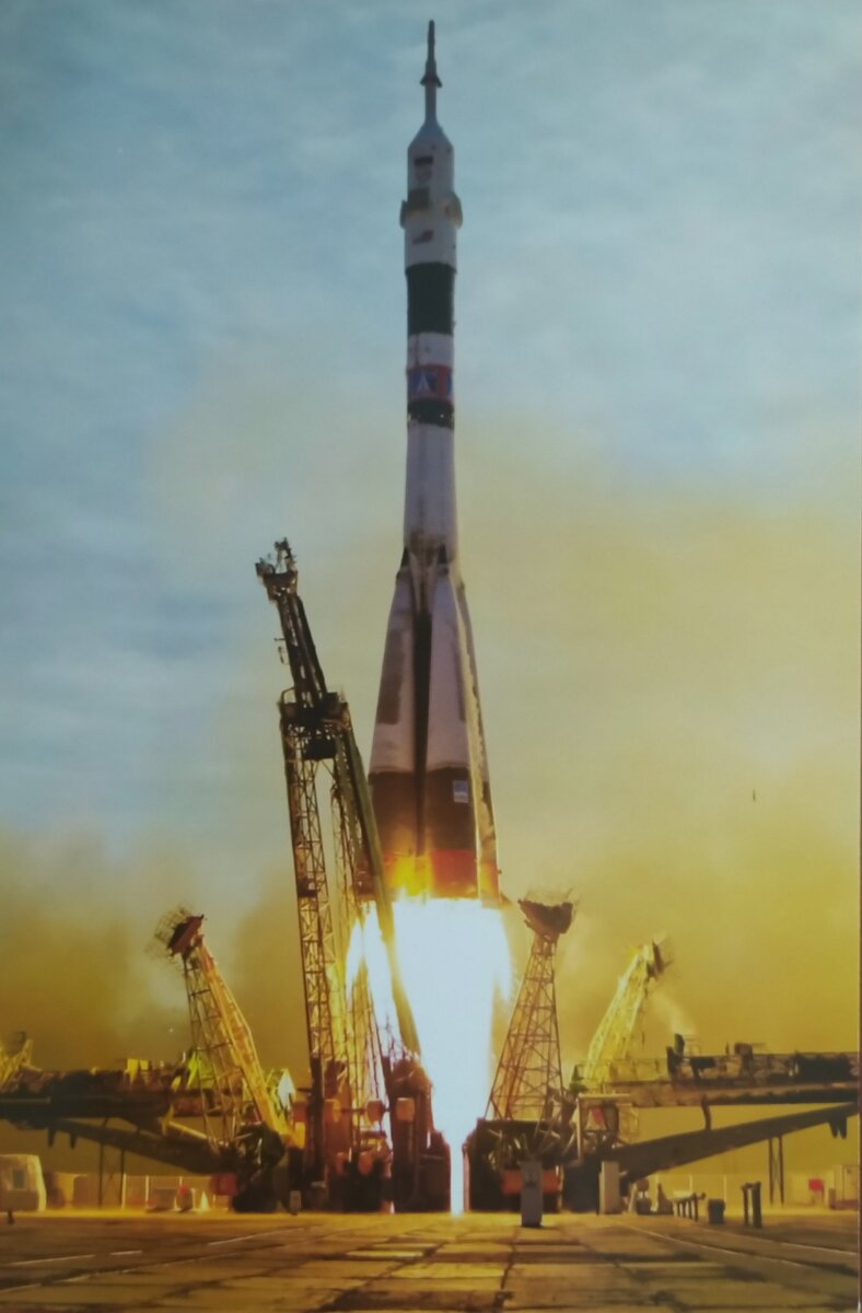 Запуск пилотируемого космического корабля "Союз ТМА"- фото из музея космонавтики. Архипо-Осиповка