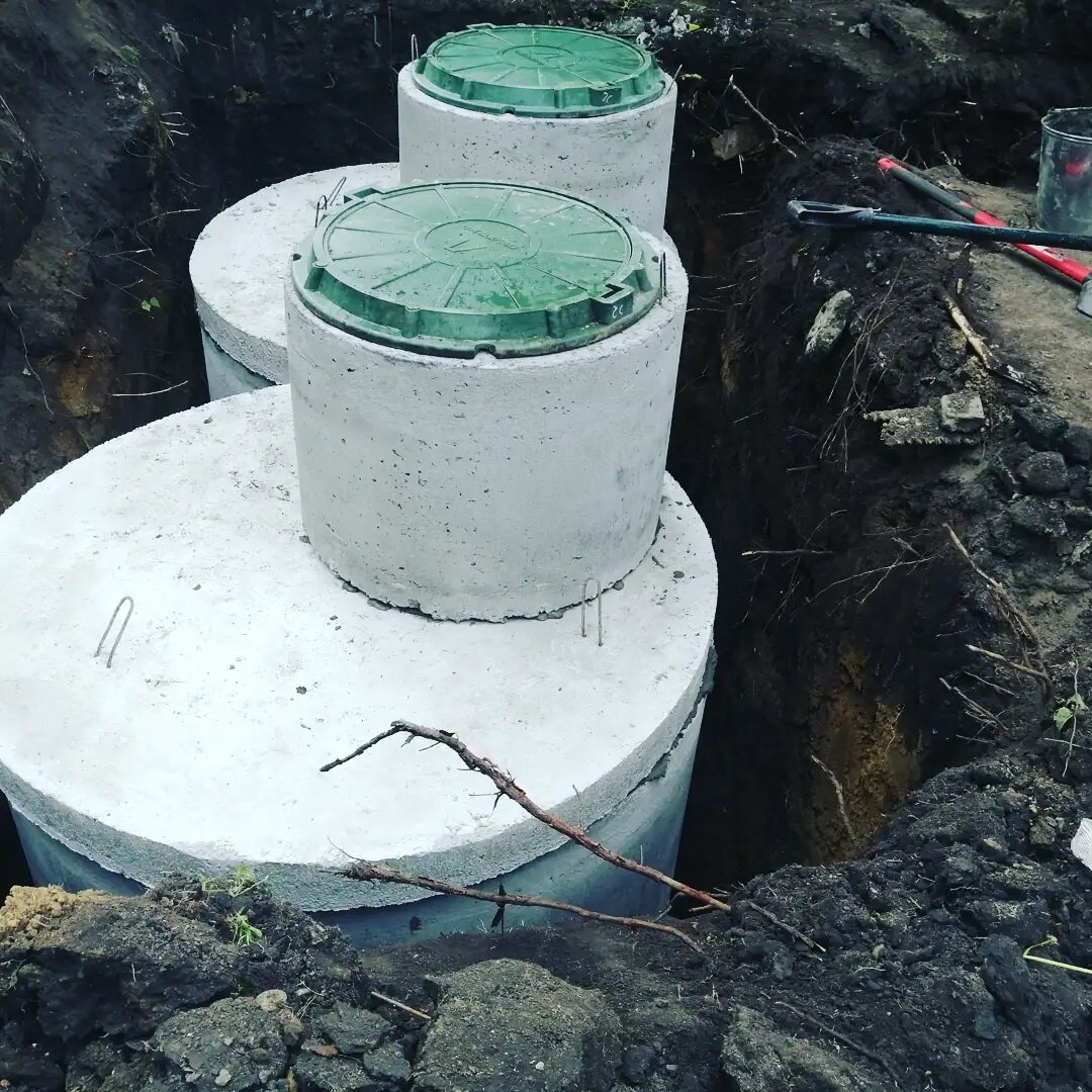 Подготовка септика дело важное. Я знаю, что многие пренебрегают этим, да и некогда иногда. Но если есть время, то лучше заняться им перед зимой - проблем в будущем будет меньше. источник фото https://www.instagram.com/p/CRg8tImFeGs/