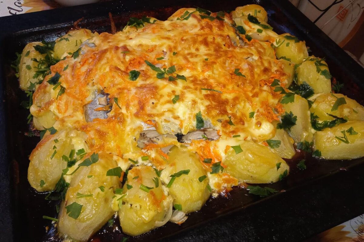 запеченная рыба с картофелем и овощами | Дзен