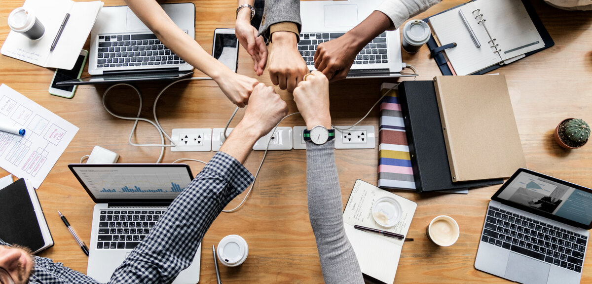 Источник фото: <a href='https://www.freepik.com/photos/team-hands'>Team hands photo created by rawpixel.com - www.freepik.com</a>
