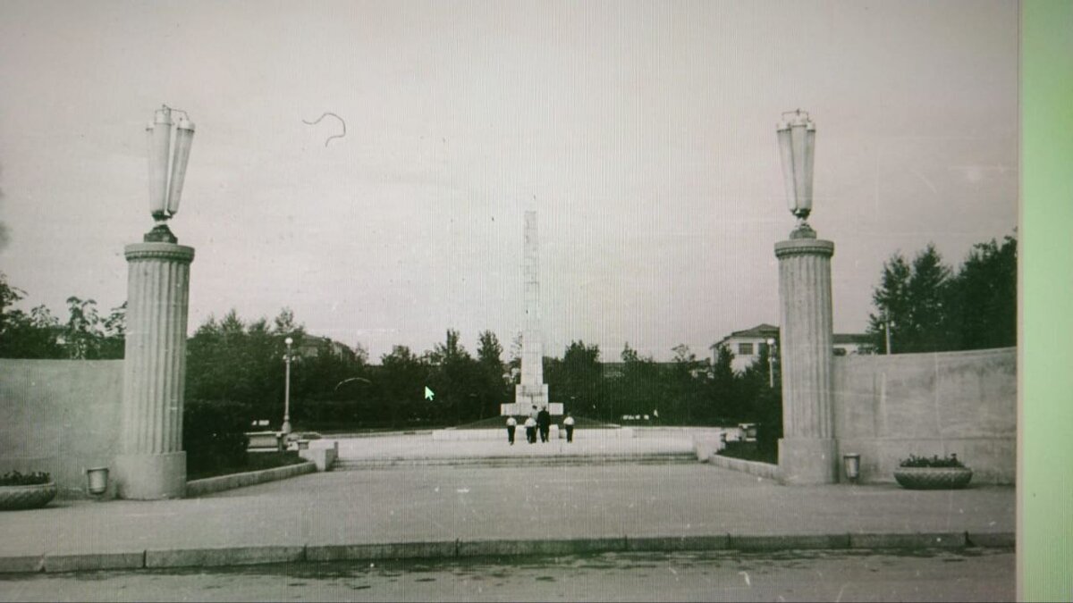 Вечный огонь в начале проспекта Ленина