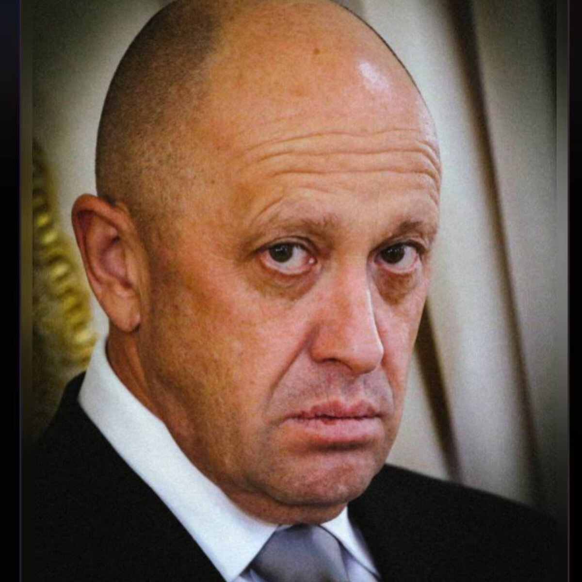 Список пассажиров, находившихся на борту разбившегося самолёта в Тверской области:— Евгений Пригожин— Дмитрий Уткин— Пропустин Сергей — Евгений Макарян — Александр Тотмин— Валерий Чекалов — Николай Матусеев Среди членов экипажа: командир Алексей Левшин, второй пилот Каримов Рустам и бортпроводница Распопова Кристина