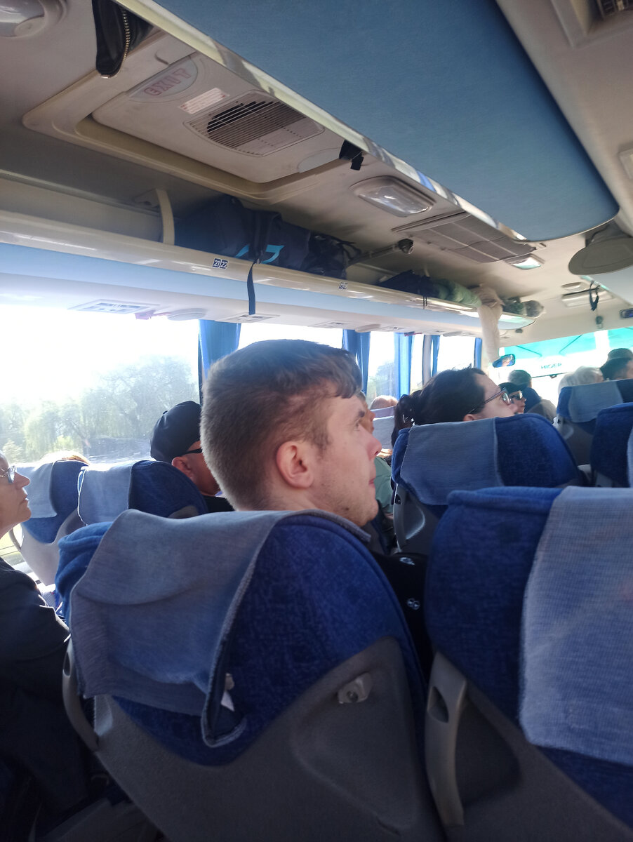 Экскурсионный автобус. Фото автора