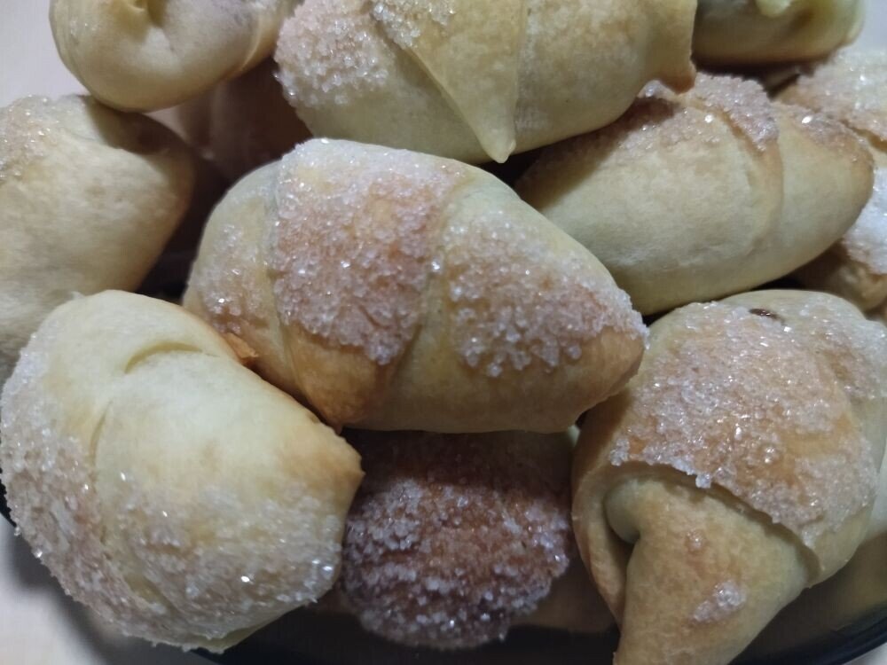 Песочный рогалик с сахаром