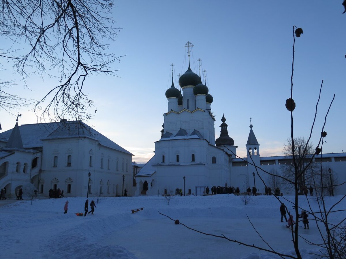 Где снимается монастырь. Монастырь сериал. Иван васильевич меняет профессию где снимали кремль. Сериалы про монастырь россия 1. Ростов великий иван васильевич меняет профессию.