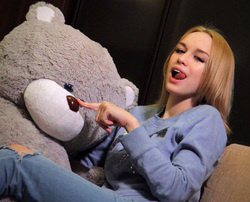 Девушка активно отвечает на вопросы подписчиковФото: Telegram-канал Дианы Шурыгиной