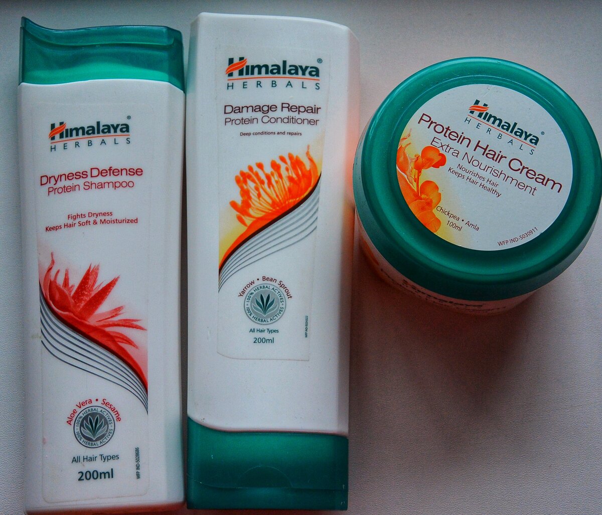 из косметики. индийская уходовая косметика. индийская косметика для лица. крем himalaya neem skin care. индийская декоративная косметика.