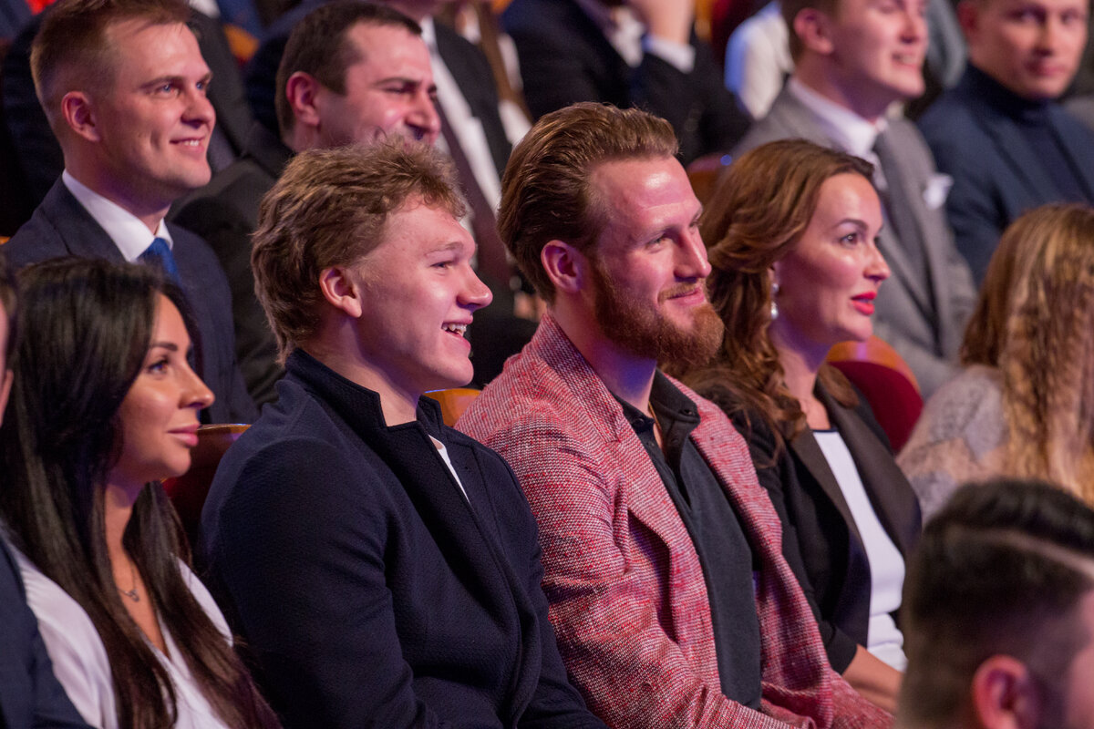 Олимпийские чемпионы по хоккею Телегин и Капризов на 1/8 Высшей лиги КВН 2018 года