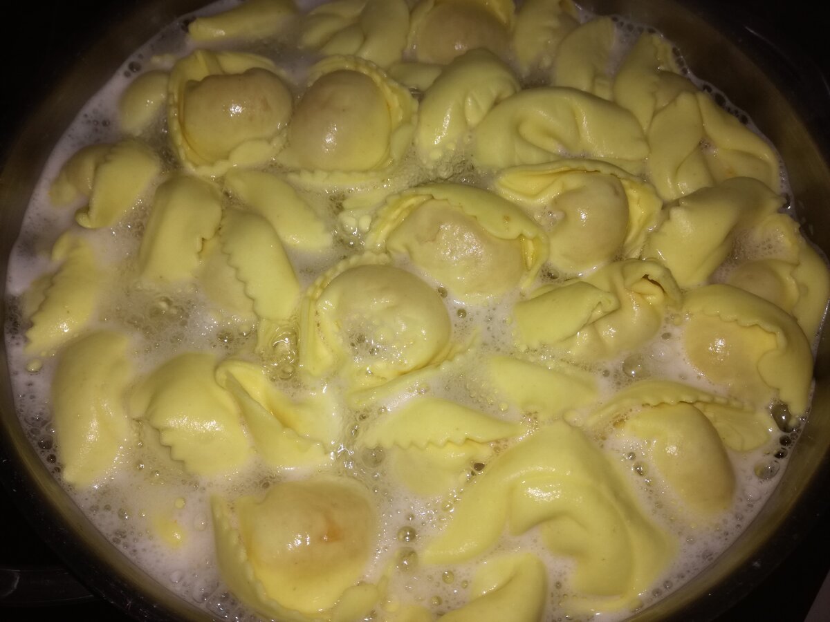 Чтобы сварить вкусные пельмени, надо знать несколько секретов, которыми я хочу поделиться с вами в этой статье.