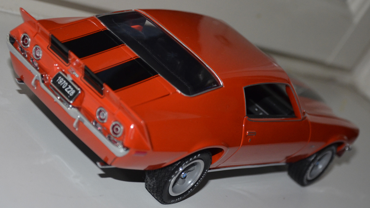 Хромированные окантовки задних фонарей означают, что версия Z28 в данном случае имеет пакет опций RS…