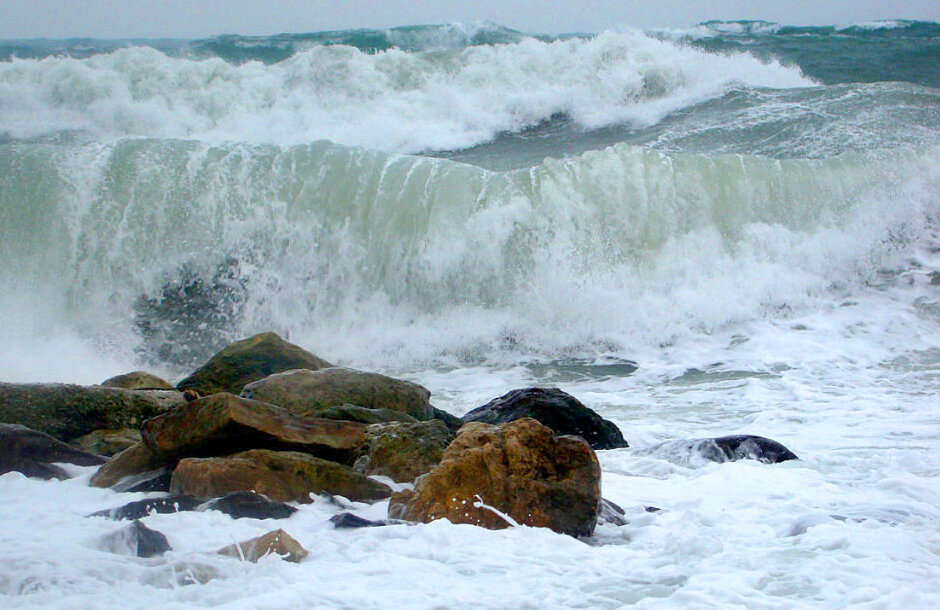 Волны в Анапе.