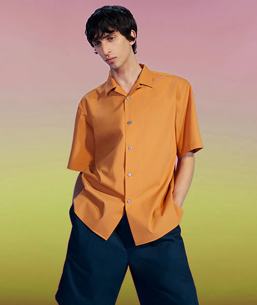 Летняя рубашка с кубинским воротником Uniqlo ss18 
Источник: uniqlo.com