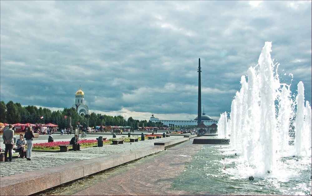 Поклонная гора в Москве фонтаны. Фонтан на Поклонной горе в Москве. Парк Победы на Поклонной горе фонтаны. Фонтанный комплекс годы войны на Поклонной горе.