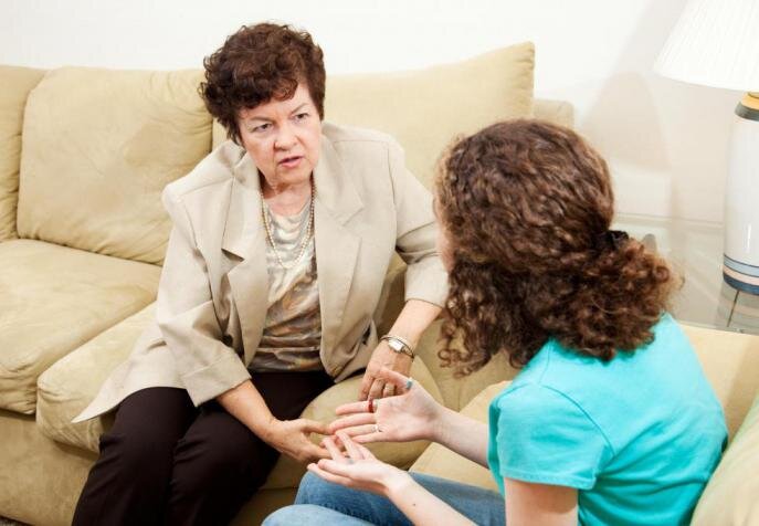 На каждом этапе, как ребенка, так и его родителей, ожидают новые и интересные особенности. Зачастую старшее поколение пугает или настораживает поведение ребенка, и они даже не понимают, что следует предпринять и куда нужно обратиться. Поэтому им полезно будет знать о возрастных изменениях, которые происходят с каждым человеком. А также понимать, чем отличается психология подростка в 13 лет и 16 лет.