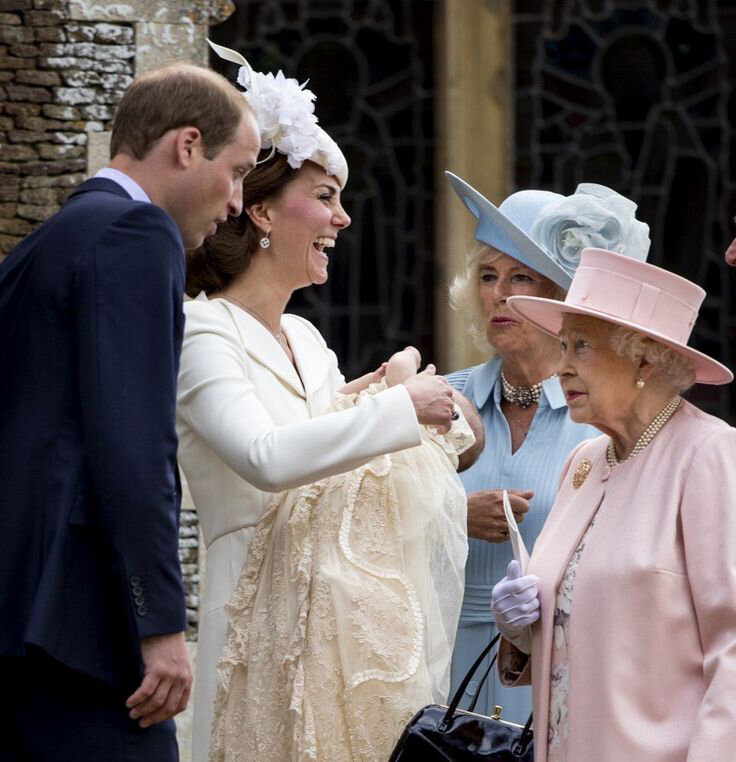 Королева и Камилла Паркер-Боулз на крестинах принца Джорджа