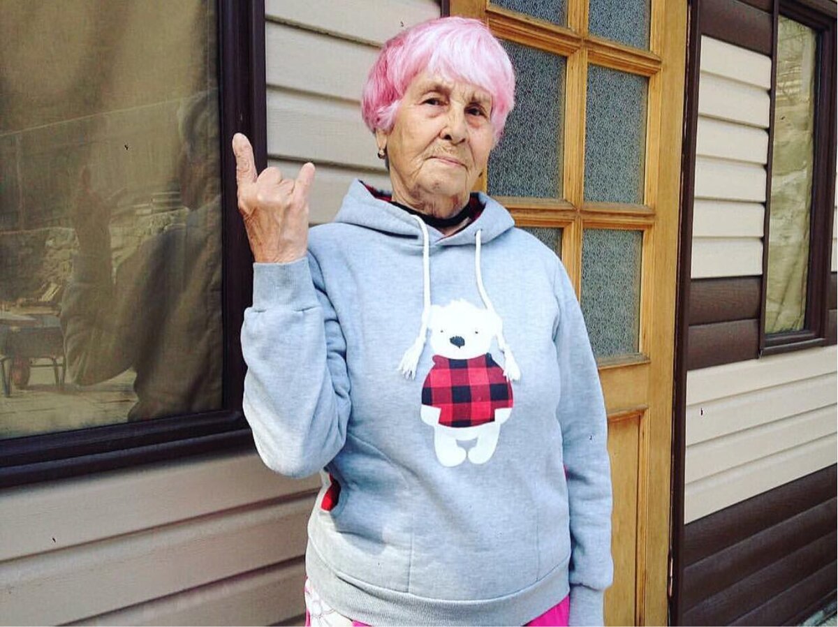 Бабушка блоггер. Реальная жизнь на пенсии последний выпуск. Принесли пенсию. Реальная жизнь на пенсии последний выпуск. На пенсии жизнь только начинается.