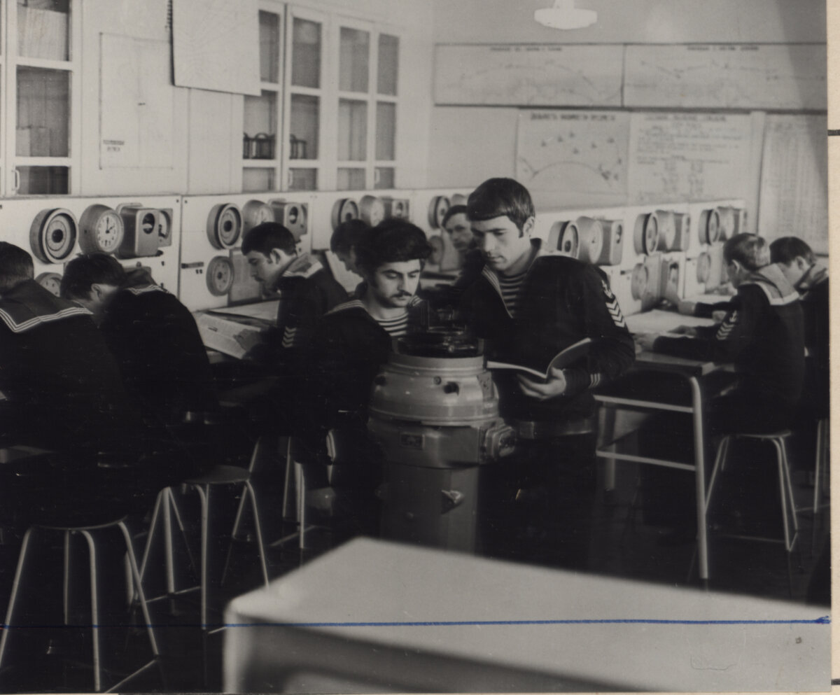 Карельская АССР, город Петрозаводск, октябрь 1976 года. Петрозаводское речное училище. Кабинет навигации.