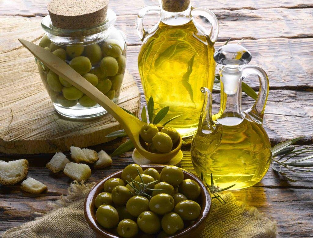 Оливковое масло Италия оил. Олив Ойл масло оливковое. Oliva Extra Virgin Olive Oil. Оливки масло.